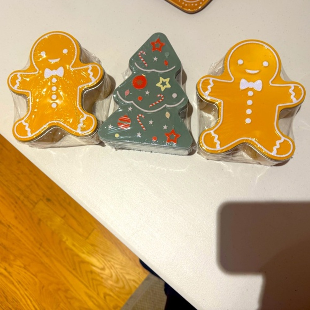 Trio of tins!!! 2 gingerbread people and 1 Christmas tree… use alone or together
